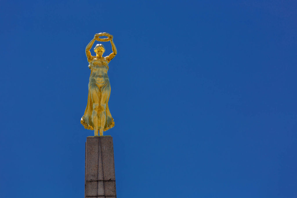 Gëlle Fra (Goldene Frau) am Monument du Souvenir